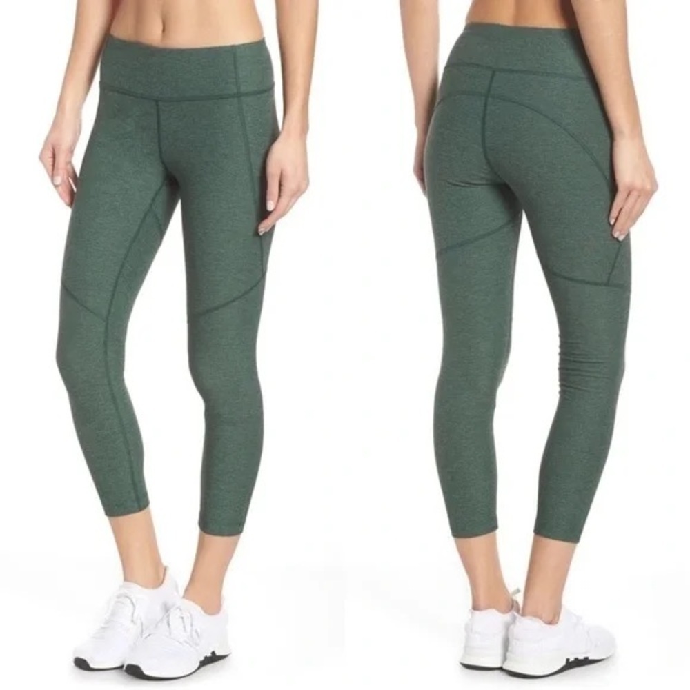 Outdoor‎ Voices Women's Medium Green Warm Up Crop Athletic Leggings